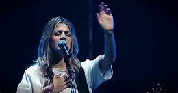 Artis Hillsong Worship